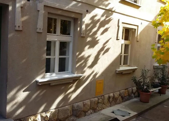 Studio Apartment - Green Door