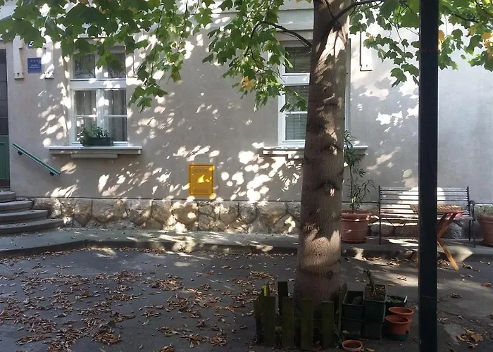 Studio Apartment - Green Door