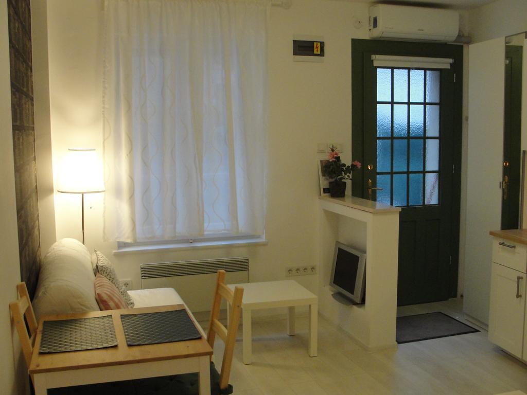 Apartment - Door *
