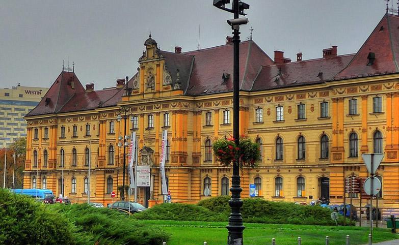 - Door * Zagreb